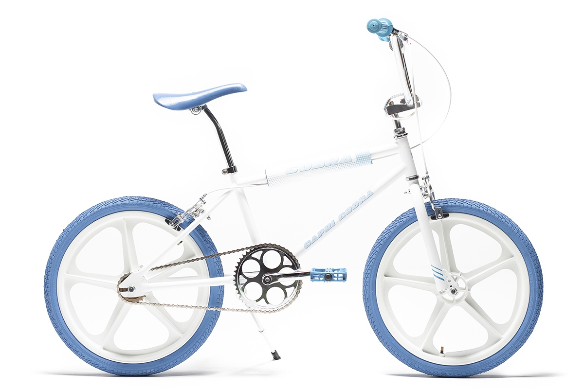 Bicicleta retro BMX Capri Cobra blanca azul Bicicleta retro BMX Capri |